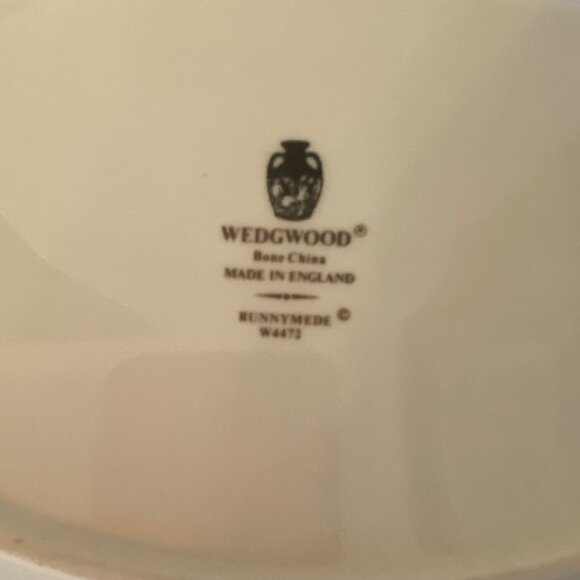 Wedgwood Runnymede Bone China Oval Serving Bowl Floral Shells England - Picture 7 of 7